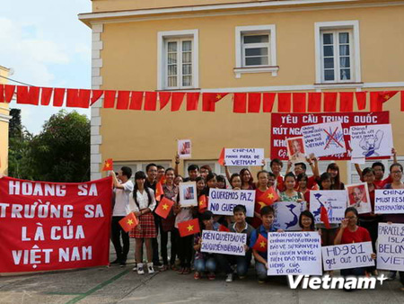 Cộng đồng Việt Nam tại Cuba míttinh phản đối Trung Quốc.